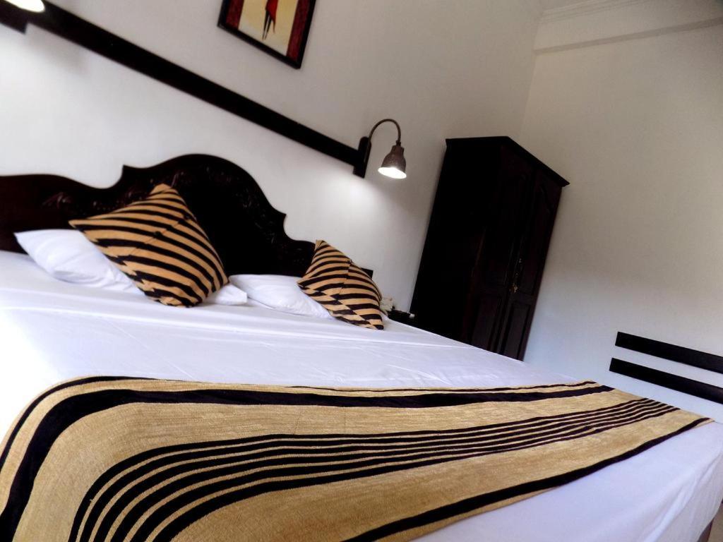 Kandyan Arts Residency Extérieur photo